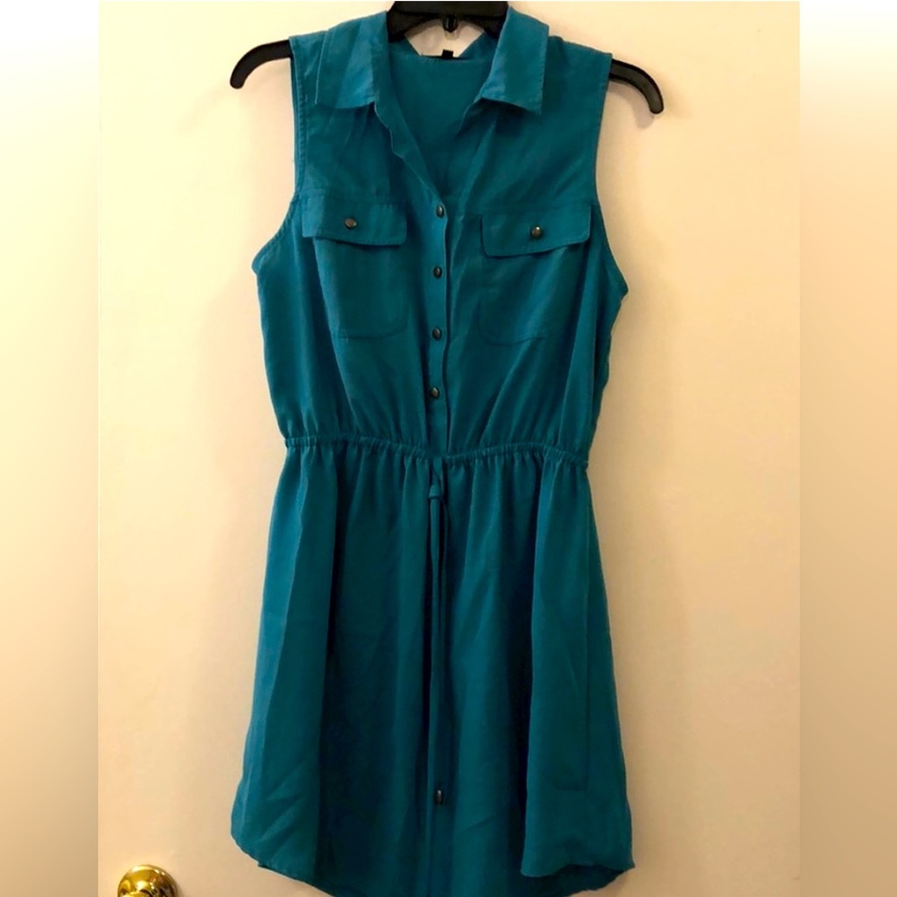 Women’s sleeveless, lightweight dress